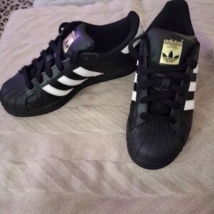 Adidas superstar teen/youth 4 1/2
